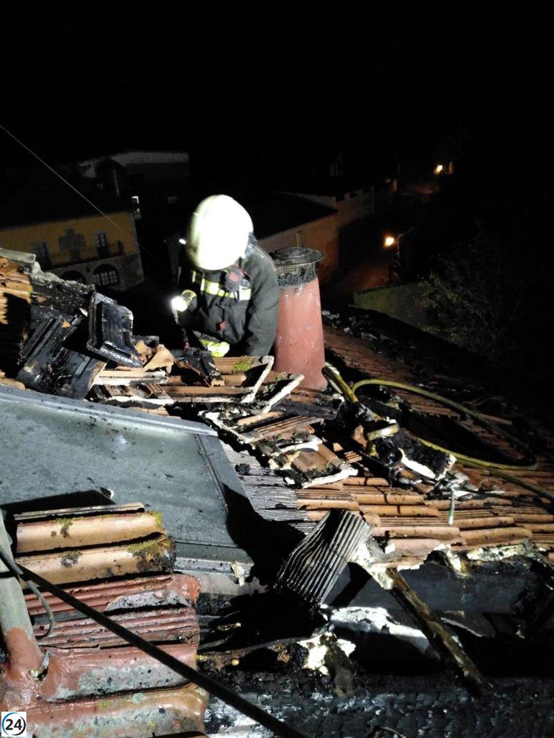 Incendio en vivienda de Colindres daña tejado tras falla en la chimenea