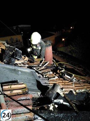 Incendio en vivienda de Colindres daña tejado tras falla en la chimenea