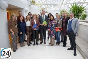 El Gobierno planea asegurar más de 300 nuevas plazas de residencia en Santander y Torrelavega en un intento por brindar más oportunidades de atención a nuestros ciudadanos.