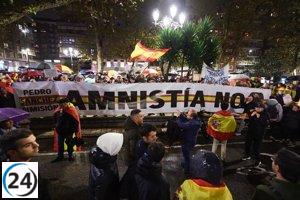 Multitud en Santander repudia la amnistía con masiva protesta bajo la lluvia