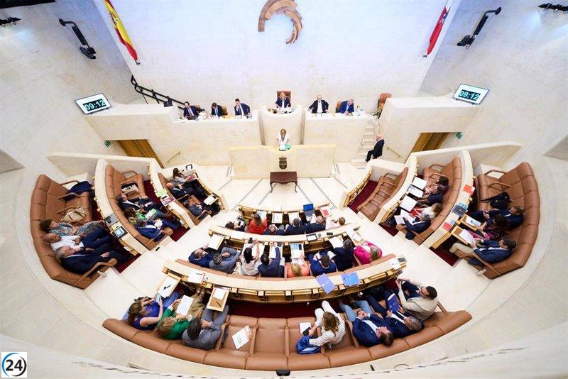 El Parlamento abordará hoy los temas de becas de comedor, el puente de Santoña y el Plenercan