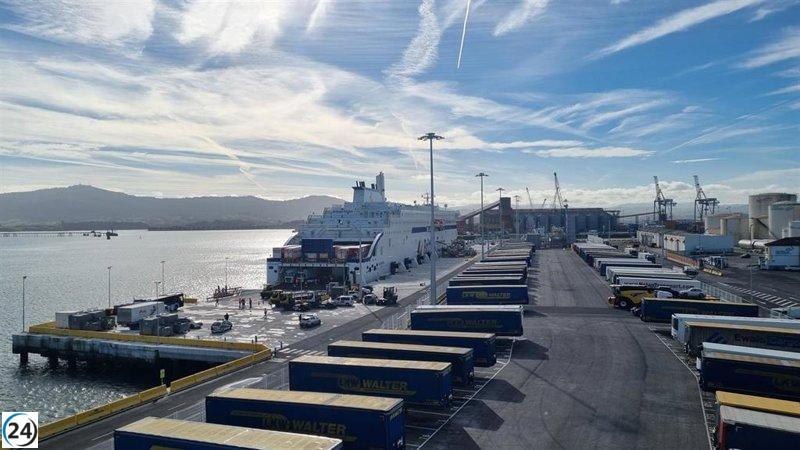 El ferry 'Salamanca' inaugura la moderna terminal en el Puerto de Santander