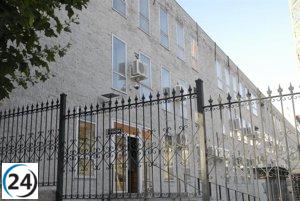 Concisa y originalmente: 'Condenado a 2 años de prisión por violentar a tres clientes con arma blanca y bate en su establecimiento'
