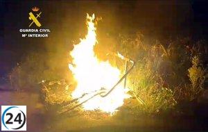 Dos individuos arrestados por incendiar más de 50 recipientes de desechos en múltiples localidades.