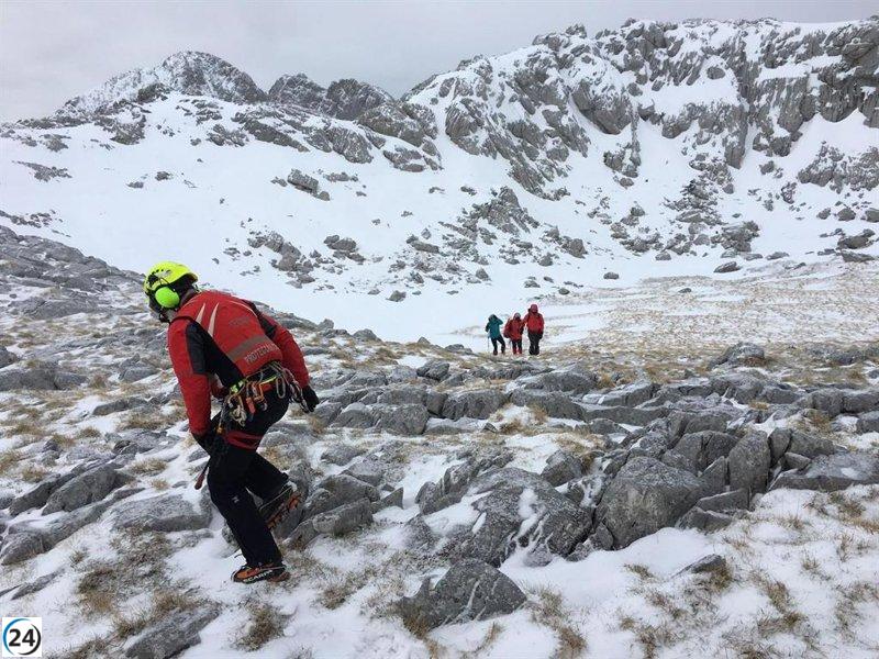 Operativo en Picos de Europa: Helicóptero rescata a tres personas en peligro