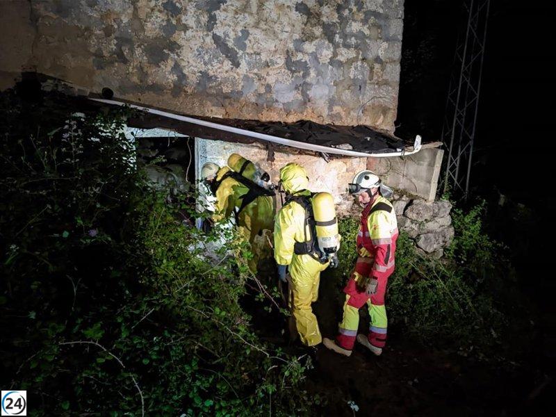 Tres individuos arrestados tras el fallecimiento de 25 reses atrapadas en una cabaña en San Roque de Riomiera
