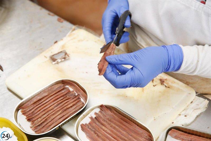 Atunlo decide aplicar un ajuste laboral en su fábrica de Santoña