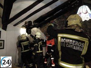 Controlado incendio en chimenea de vivienda en Liérganes que provocó daños en el tejado durante la noche
