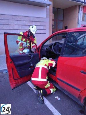 Bomberos heroicos salvan a bebé atrapada en automóvil en Reinosa