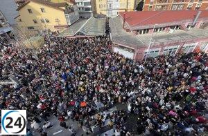 Multitudinarias precampanadas de Nochevieja en Camargo y Astillero congregan a miles de asistentes