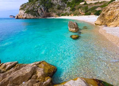 Descubre las calas ocultas en Cala Cobo