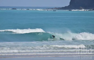 Haz surf en la playa de Liencres