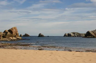 Descubre la belleza natural de la playa de El Portío