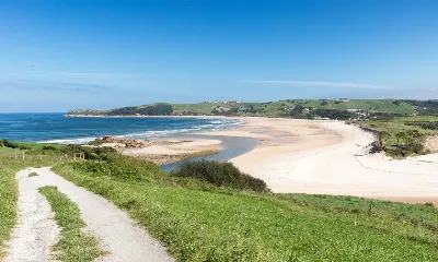 Visita la playa de Oyambre y su impresionante paisaje