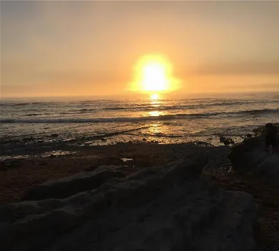 Disfruta de las vistas en la playa de Santa Justa