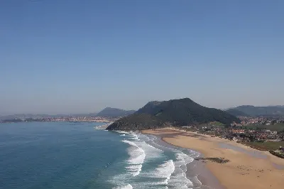 Sumérgete en la playa de Berria