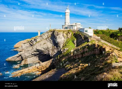 El Faro de Cabo Mayor en Santander: un icono en la costa cantábrica
