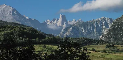 La ascensión al emblemático Naranjo de Bulnes