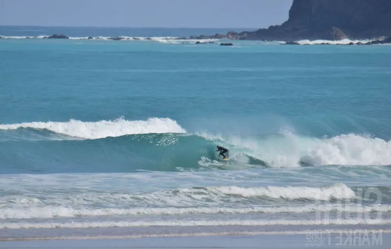 Haz surf en la playa de Liencres