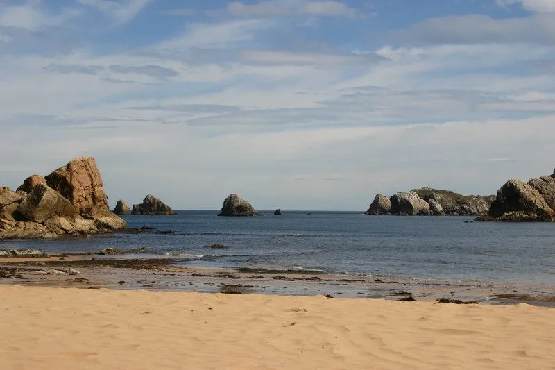Descubre la belleza natural de la playa de El Portío