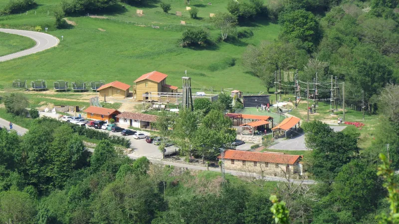 Diviértete en el parque multiaventura de Cabuerniaventura en Potes
